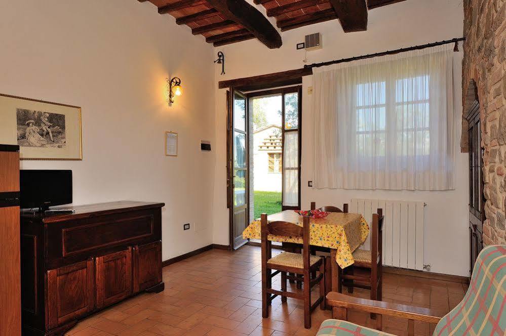 Отель Relais Borgo Torale Пассиньяно-суль-Тразимено Экстерьер фото