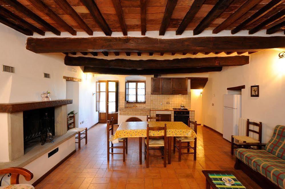 Отель Relais Borgo Torale Пассиньяно-суль-Тразимено Экстерьер фото