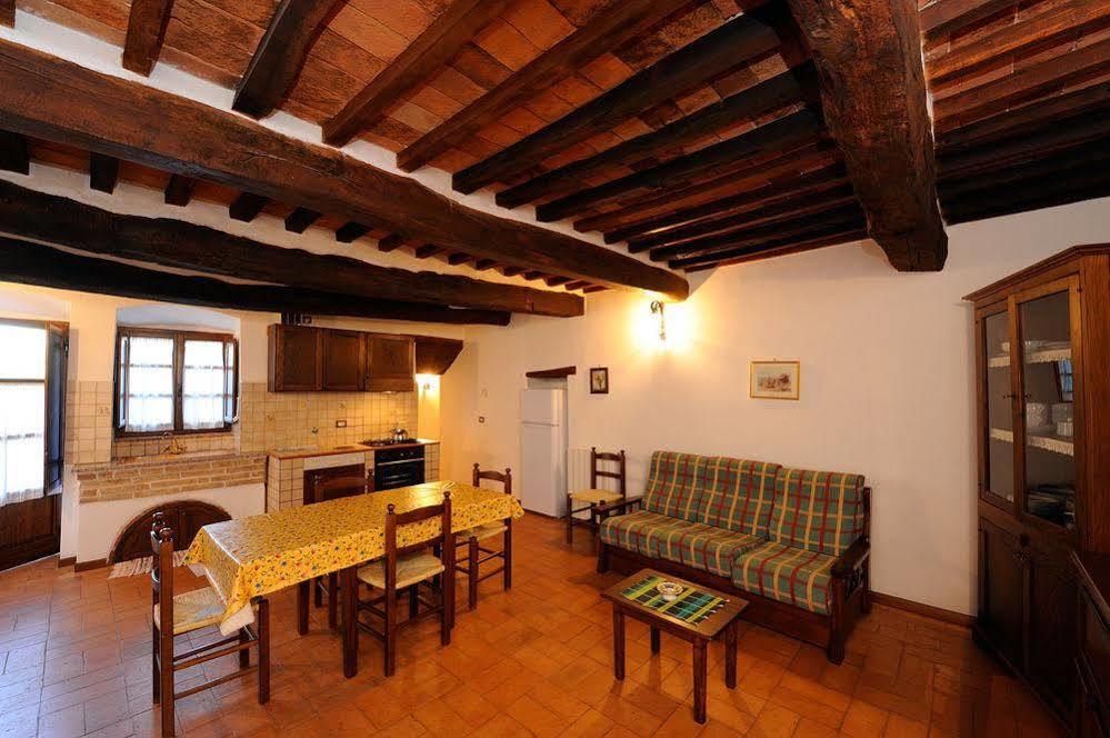 Отель Relais Borgo Torale Пассиньяно-суль-Тразимено Экстерьер фото
