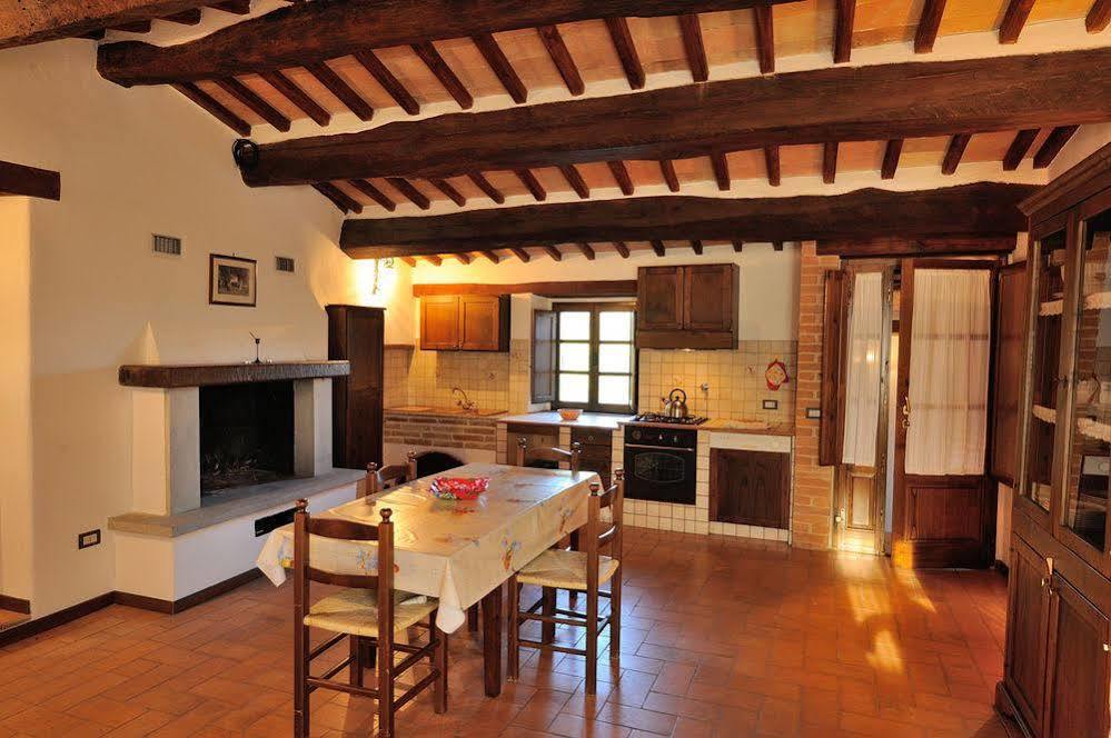 Отель Relais Borgo Torale Пассиньяно-суль-Тразимено Экстерьер фото