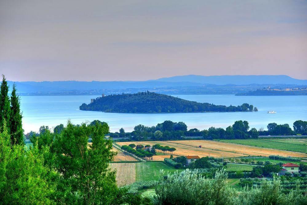 Отель Relais Borgo Torale Пассиньяно-суль-Тразимено Экстерьер фото