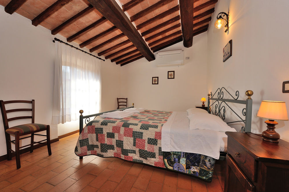 Отель Relais Borgo Torale Пассиньяно-суль-Тразимено Экстерьер фото