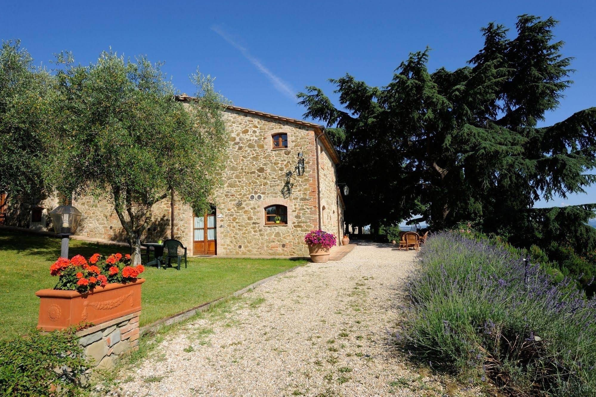 Отель Relais Borgo Torale Пассиньяно-суль-Тразимено Экстерьер фото