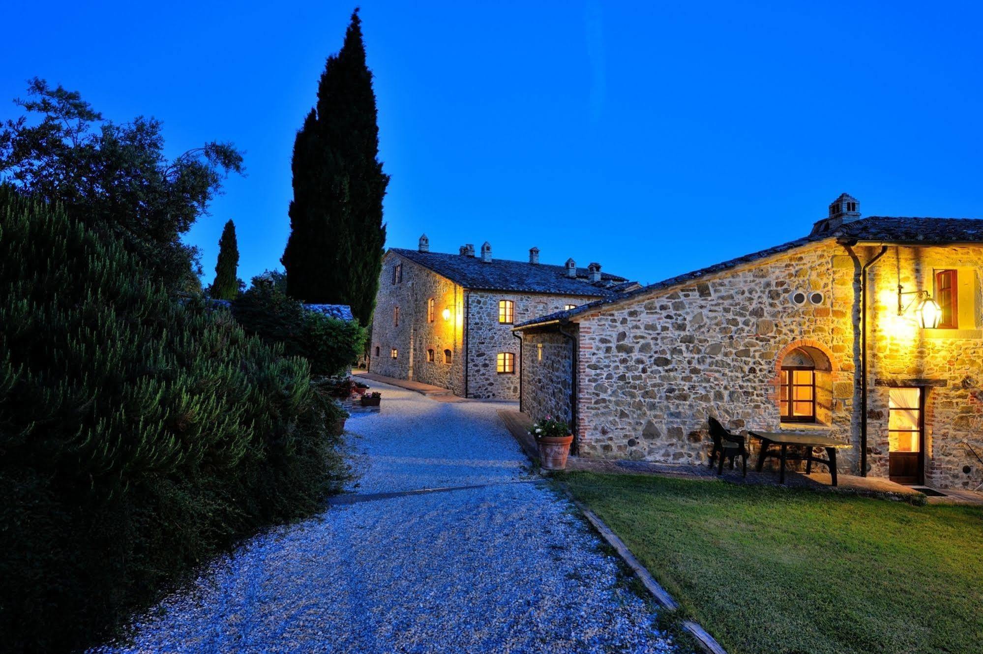 Отель Relais Borgo Torale Пассиньяно-суль-Тразимено Экстерьер фото