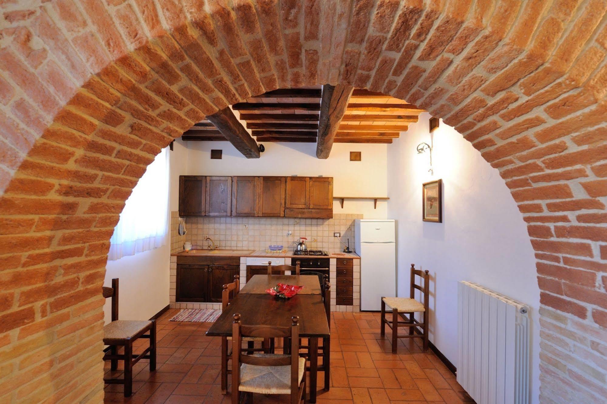 Отель Relais Borgo Torale Пассиньяно-суль-Тразимено Экстерьер фото