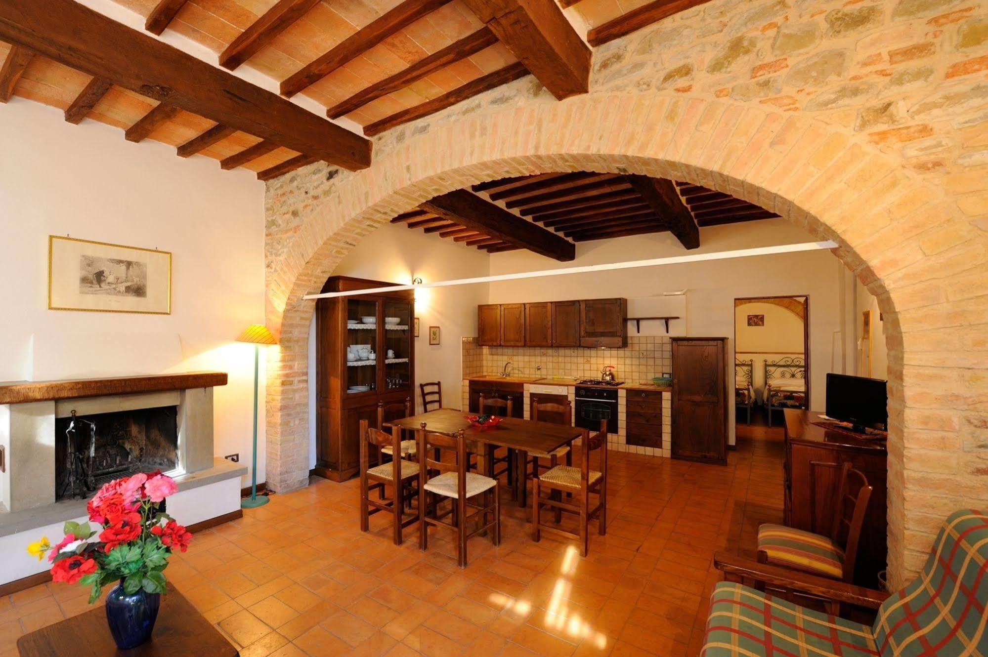 Отель Relais Borgo Torale Пассиньяно-суль-Тразимено Экстерьер фото