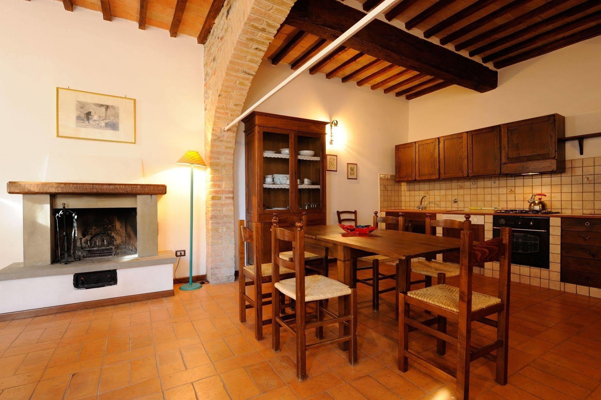 Отель Relais Borgo Torale Пассиньяно-суль-Тразимено Экстерьер фото