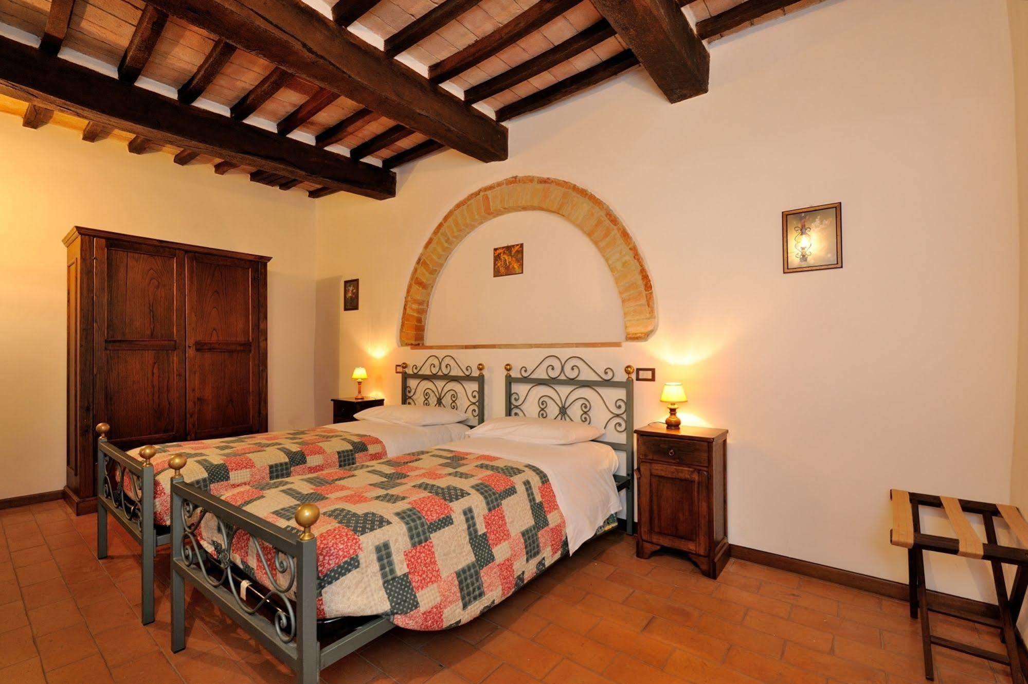 Отель Relais Borgo Torale Пассиньяно-суль-Тразимено Экстерьер фото